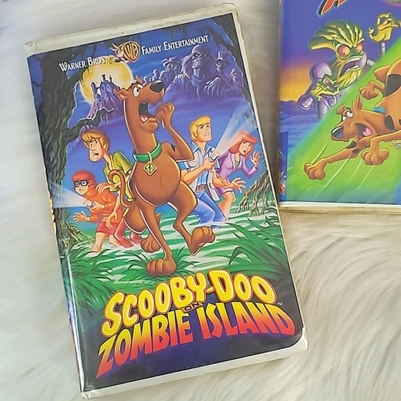 Scooby-Doo VHS Tape Movie Bundle Alien Invaders Zombie Island Winter Wonderdog - Picture 8 of 17